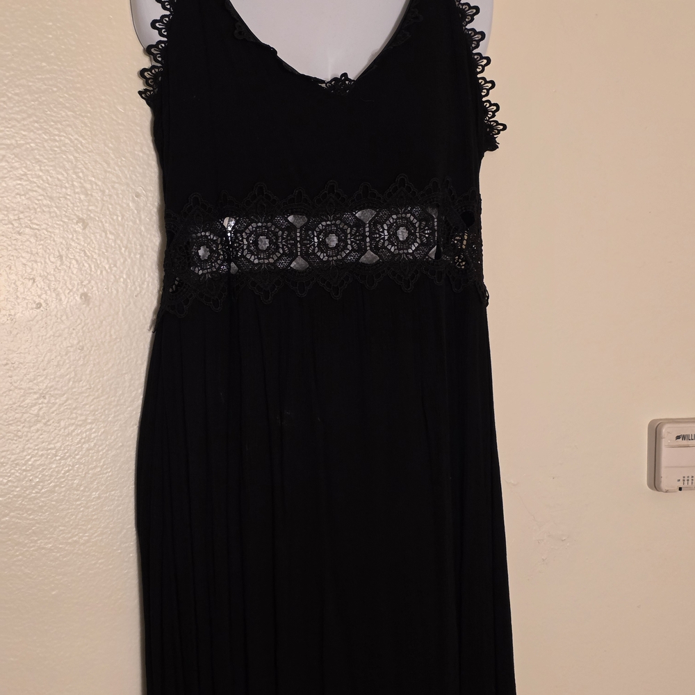 Chic Black Lace Maxi Dress